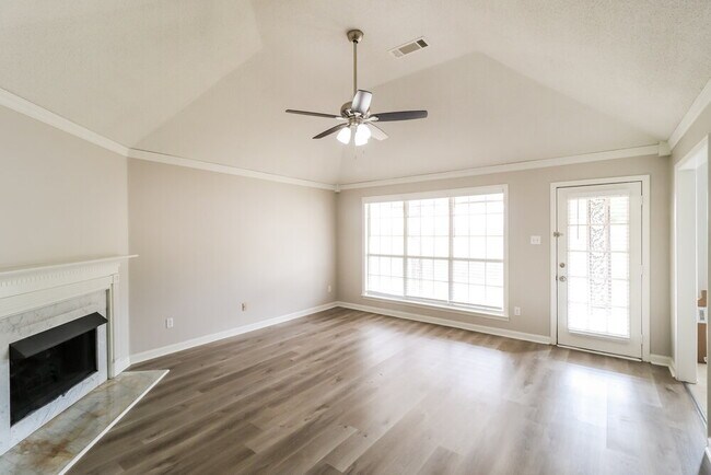 Foto del edificio - 10029 Woodland Grove Dr