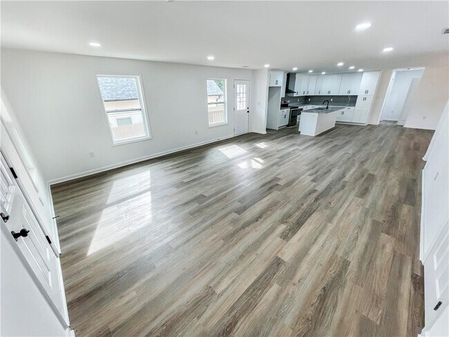 Foto del edificio - 167 Racine St SW