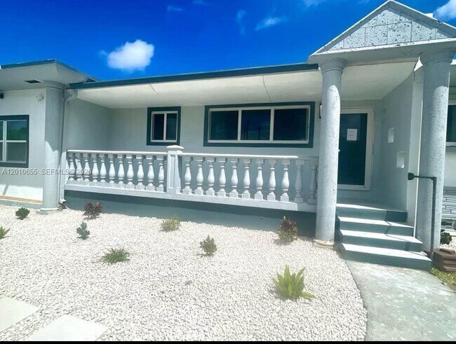 Foto del edificio - 15925 NE 18th Ave