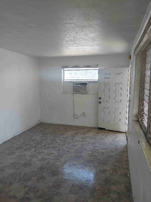 Building Photo - 126 SW 18th Ave