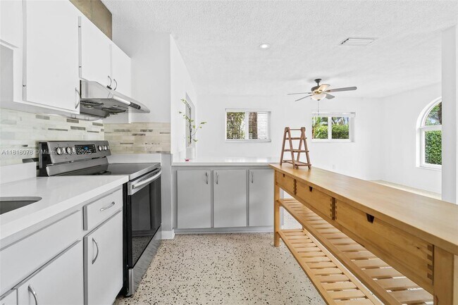 Foto del edificio - 5840 SW 42nd Terrace