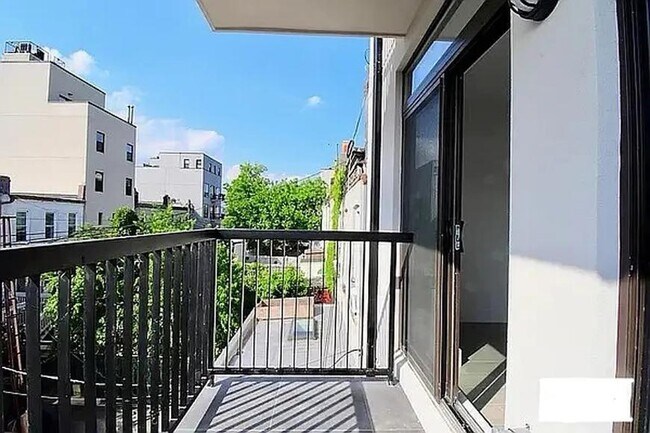 Foto del edificio - 1 bedroom in BROOKLYN NY 11237