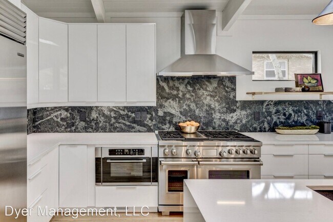 Foto del edificio - 3 br, 2 bath House - 3325 Fairmont Dr