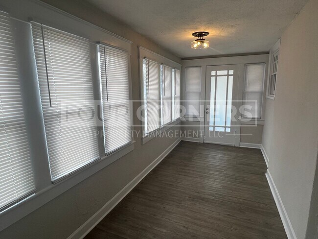 Building Photo - Beautiful 4 Bedroom 3 Bath Home