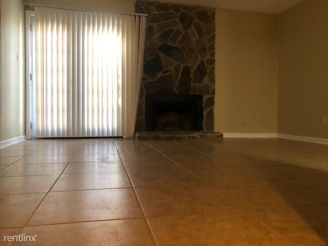 Foto del edificio - 2 br, 2.5 bath Townhome - 6439 Baker ct D ...