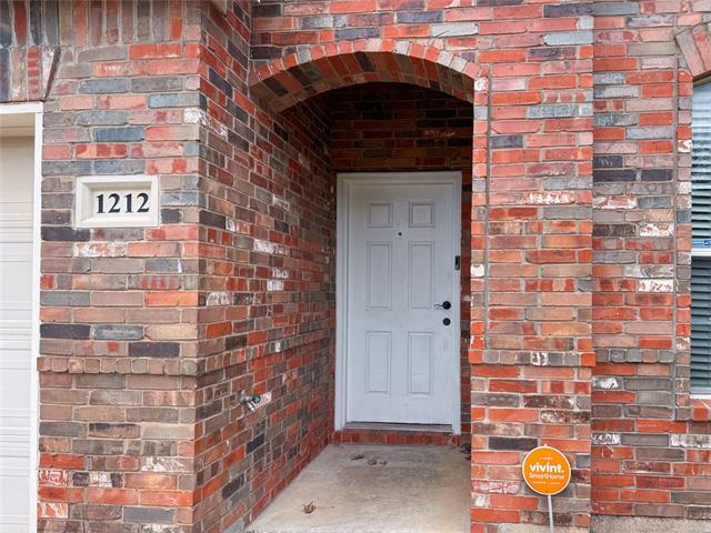 Foto del edificio - 1212 Maple Terrace Dr