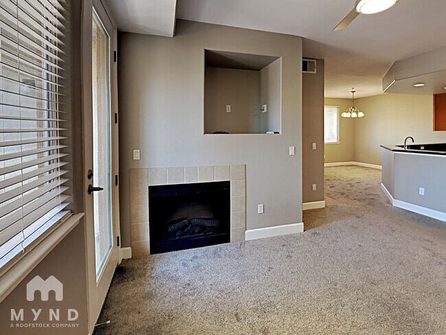 Foto del edificio - 1501 Secret Ravine Pkwy