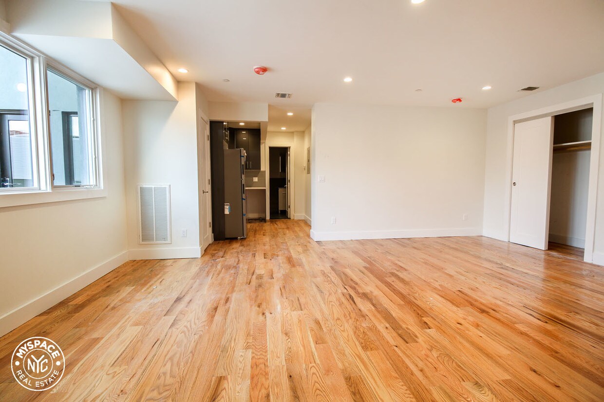 Primary Photo - 1550 Myrtle Ave