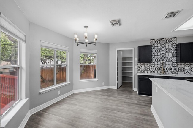 Building Photo - 3947 Knollcross