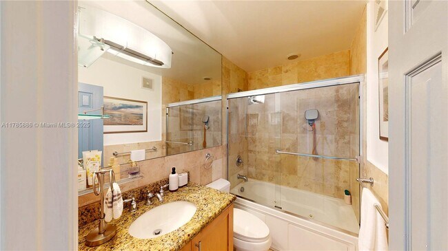 Foto del edificio - 530 NE 15th Ct