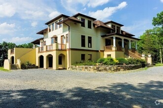 Building Photo - 12 Blueberry Hill Rd