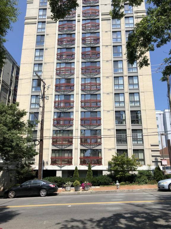 Foto del edificio - 7923 Eastern Ave NW