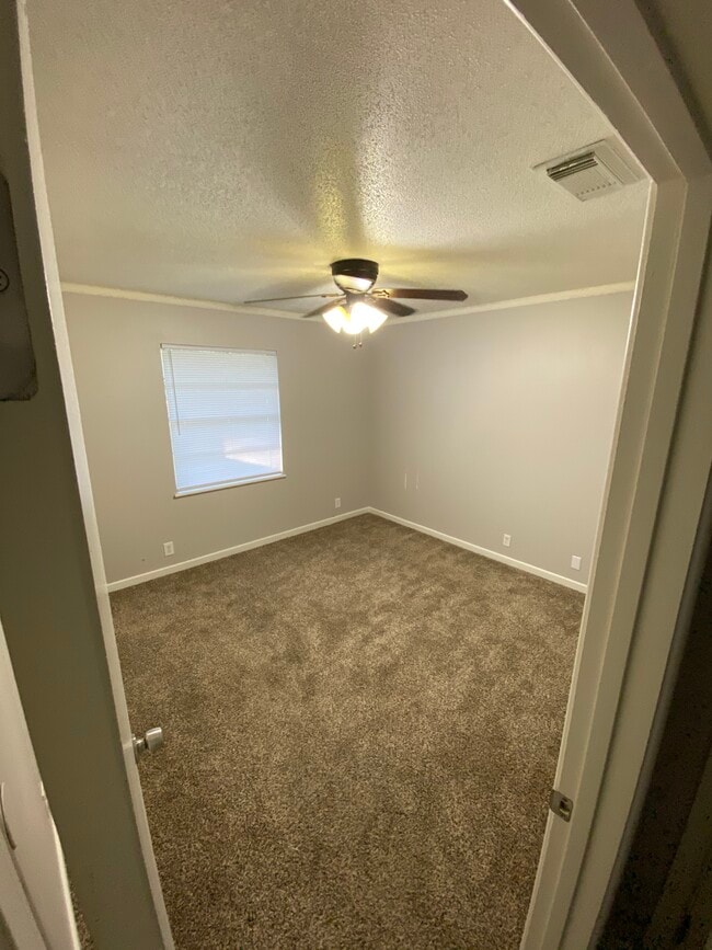 Building Photo - 4010 Honeysuckle Ln