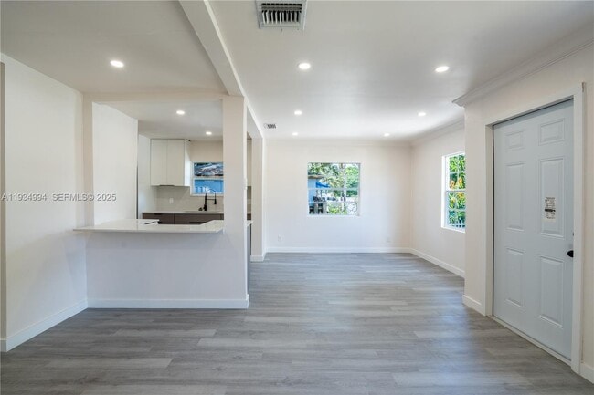 Foto del edificio - 2250 NW 154th St