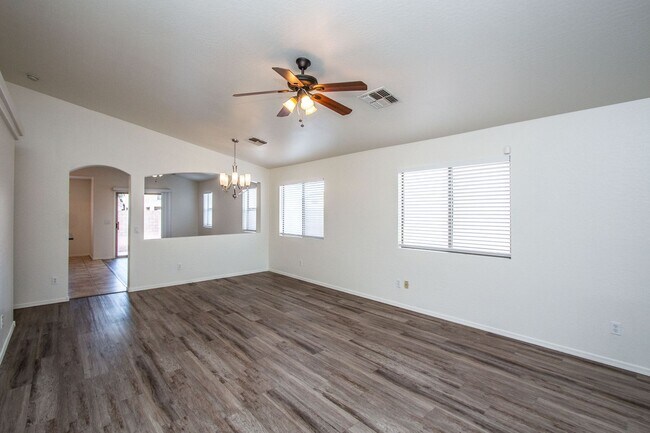 Foto del edificio - Camelback Ranch!Featuring 3 bedroom + bonu...