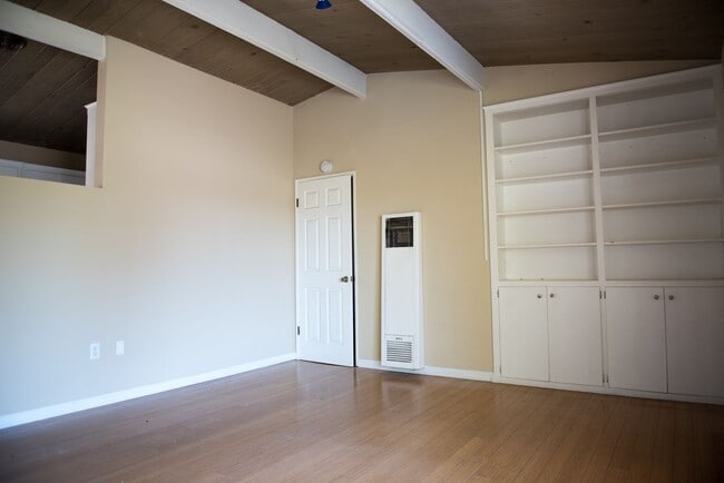 Building Photo - 121 W Arrellaga St