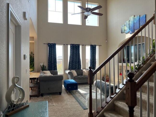 Building Photo - 4 Bedroom Home close to Peterson SFB