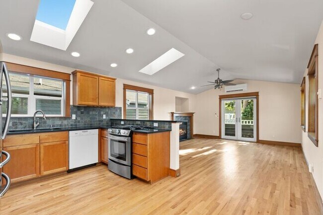 Foto del edificio - Immaculate North Admiral Home with AIR CON...