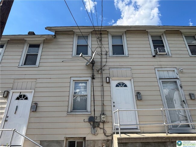 Building Photo - 143 W 17th St
