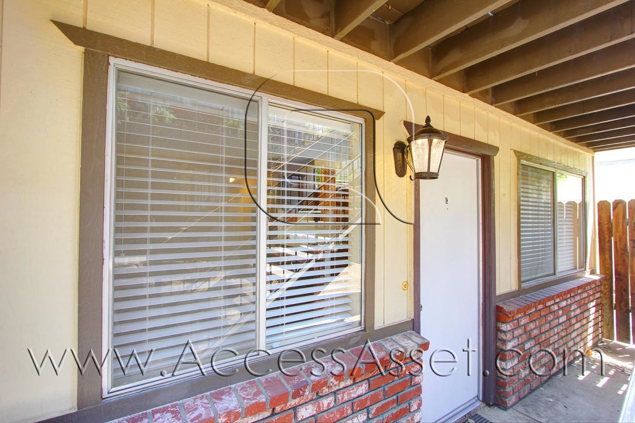 Primary Photo - 33078 Adelfa St