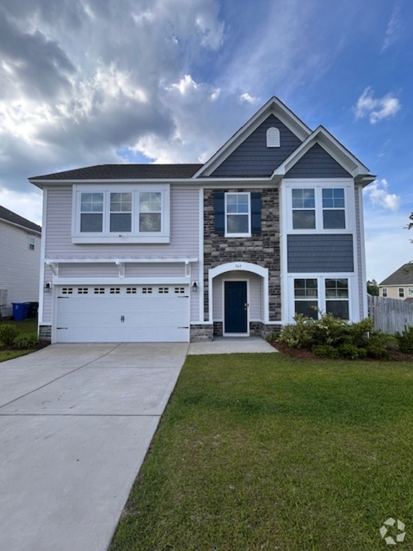Building Photo - 747 Bustling Br Ln