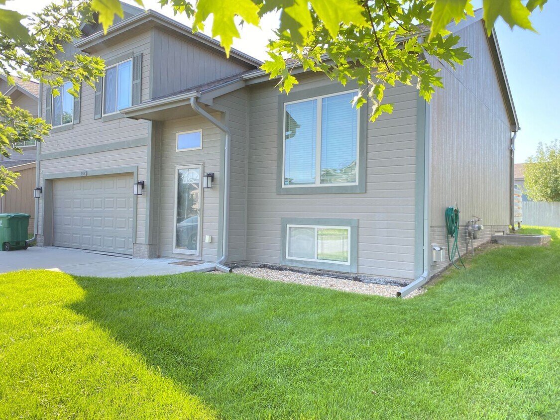 Beautiful 3 bed 2 bath house $1995, Glenmo... - Beautiful 3 bed 2 bath house $1995, Glenmo...