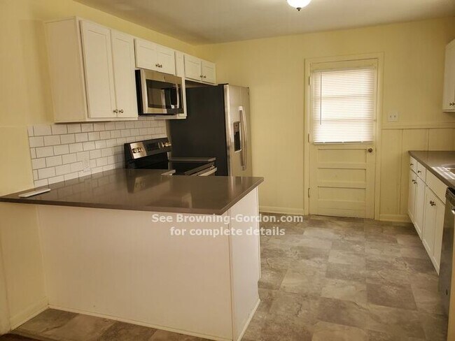 Building Photo - Renovated Duplex in Donelson!