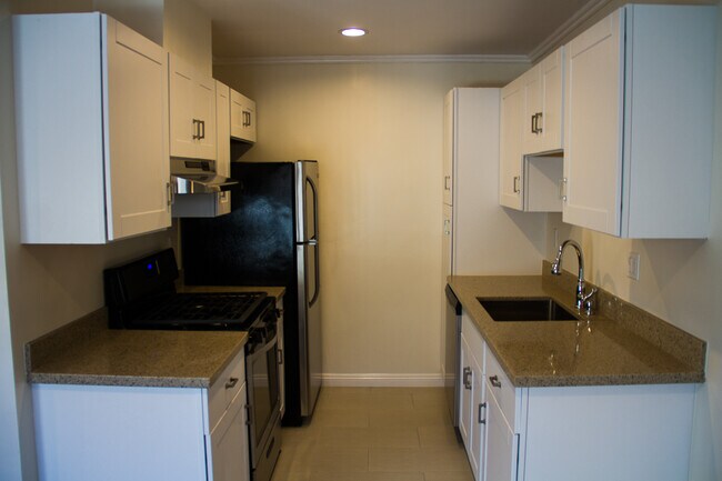 Building Photo - 808 2nd St