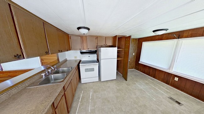 Building Photo - Mobile Home