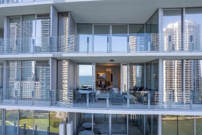 Foto del edificio - 300 Biscayne Blvd Way