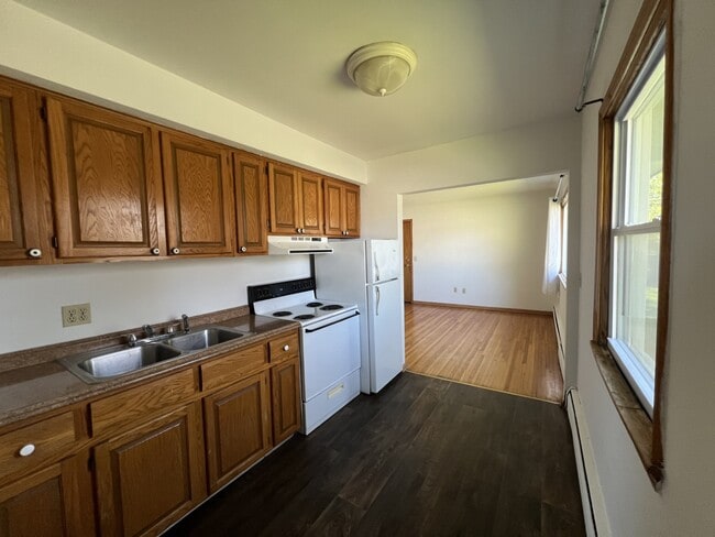 Building Photo - Pinewood Apartments