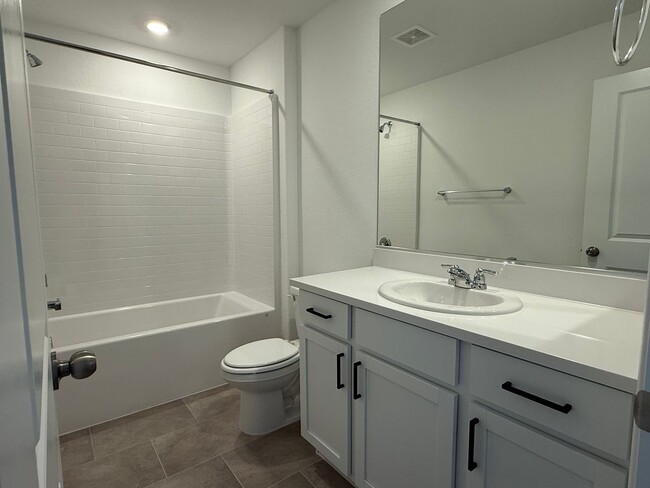 Foto del edificio - Brand new Southwest 3 bedrooms 2.5 bathrooms