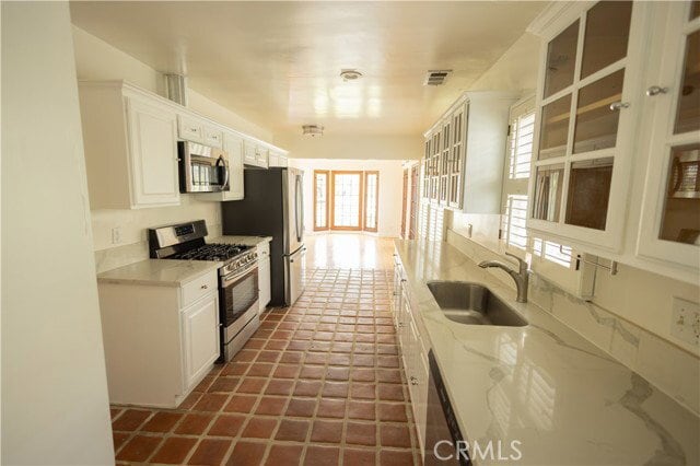 Building Photo - 446 S La Peer Dr
