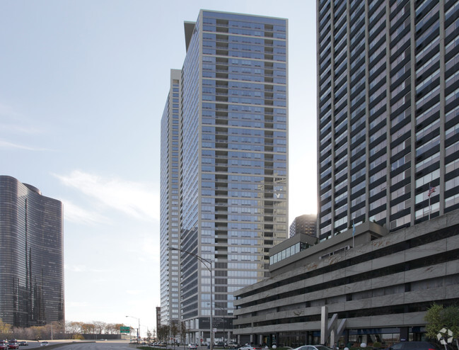 Foto del edificio - 600 N Lake Shore Dr