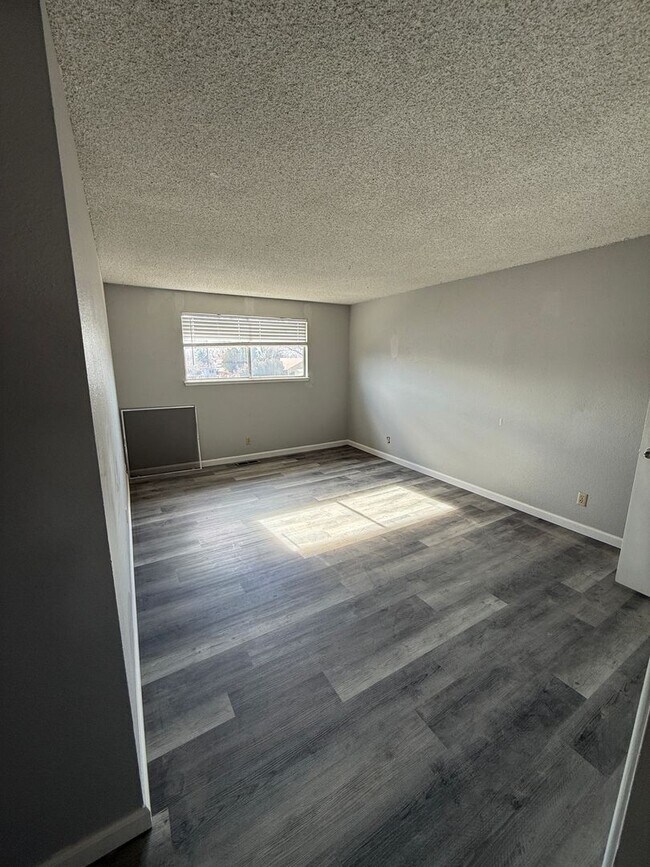 Foto del edificio - 2171 Rock Blvd