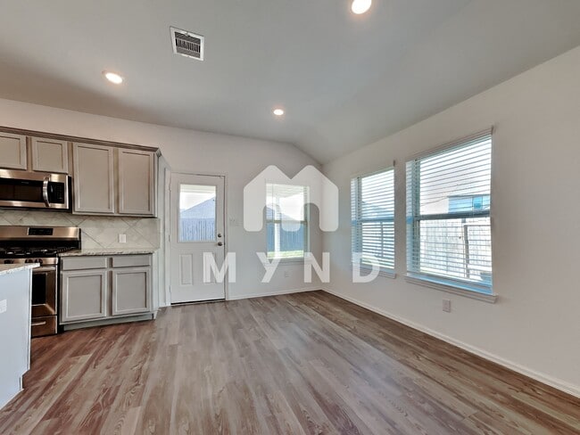 Building Photo - 428 Pecan Landing Ln