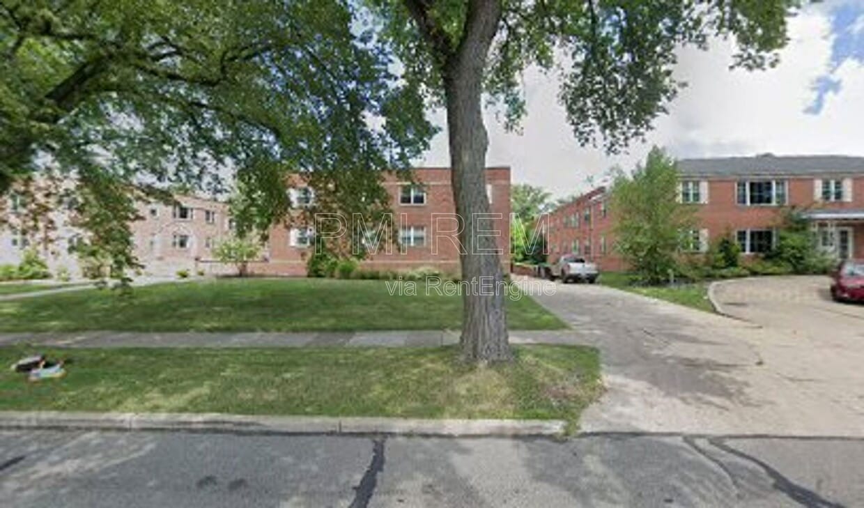 Primary Photo - 16025 Van Aken Blvd