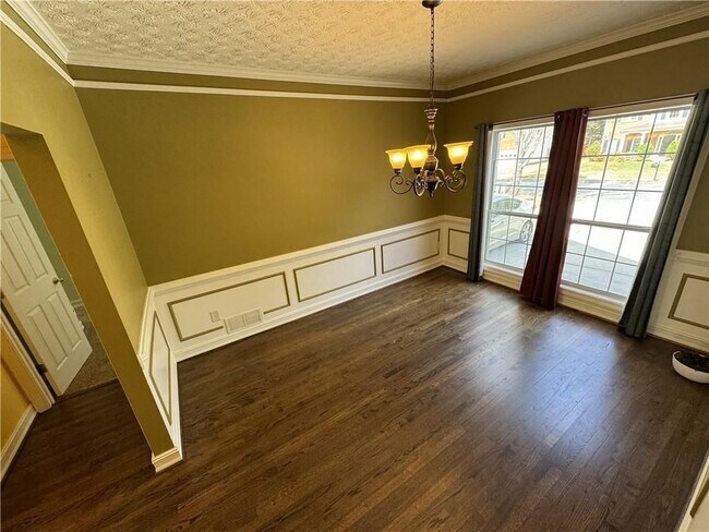 Building Photo - 2393 Hampton Park Dr NE
