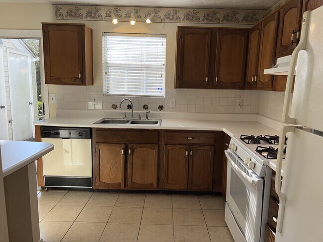 Building Photo - 5765 Wells Cir