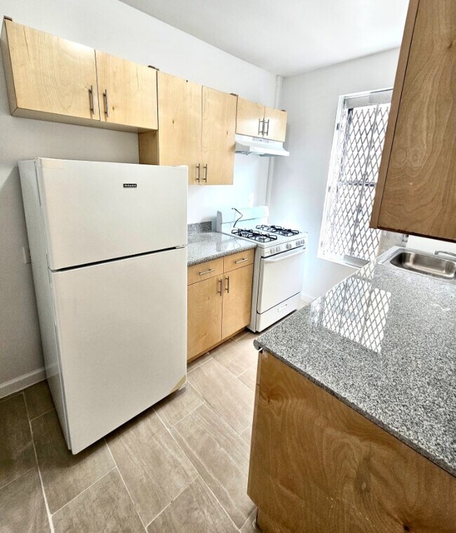 556 W 188th St Unit 2F, New York, NY 10040 Room for Rent in New York