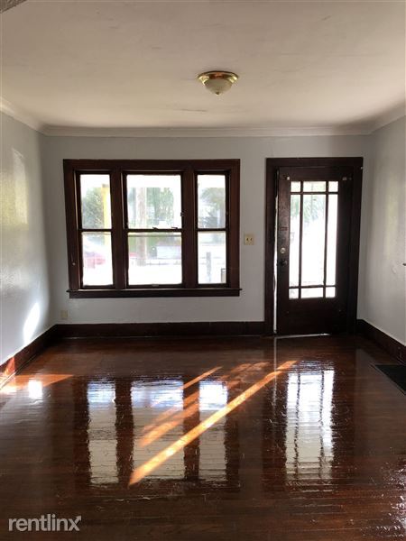 Foto del edificio - SW two bed lower