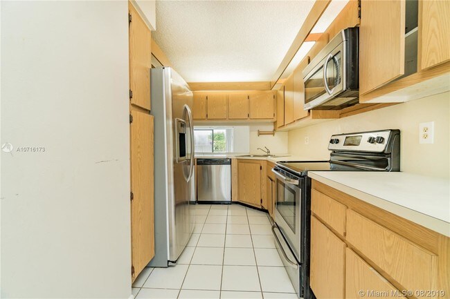 Foto del edificio - 620 NW 214th St