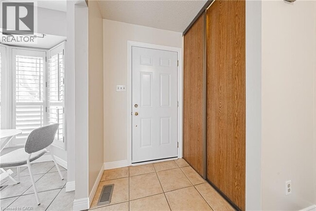 Building Photo - 1275 Maple Crossing Blvd