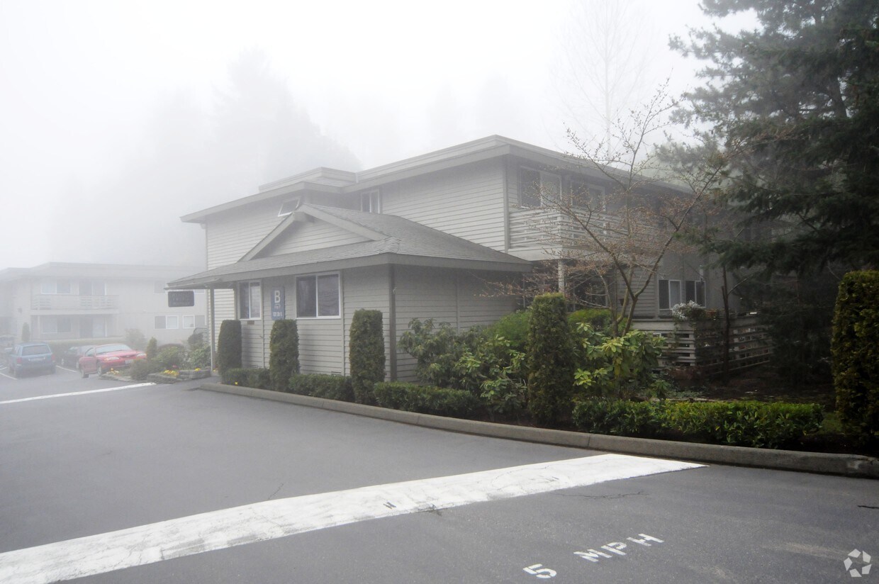 Sequoia Grove Apartments Apartments in Bellevue, WA