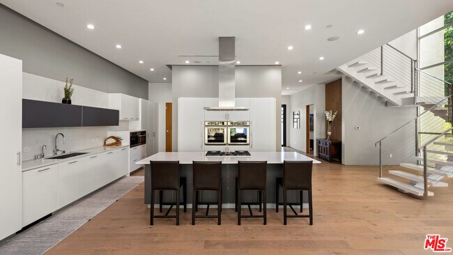 Foto del edificio - 6617 Lindenhurst Ave
