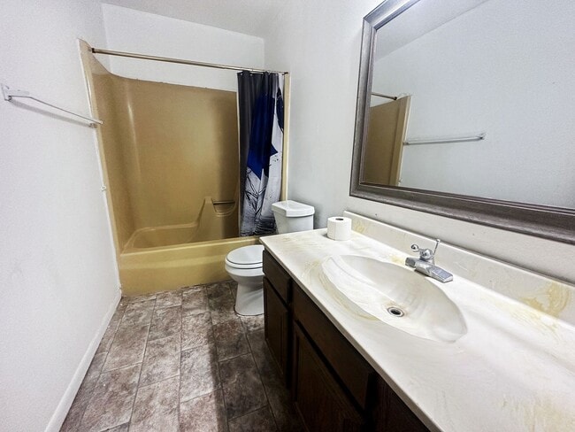 Building Photo - 1406 N Tasker Dr
