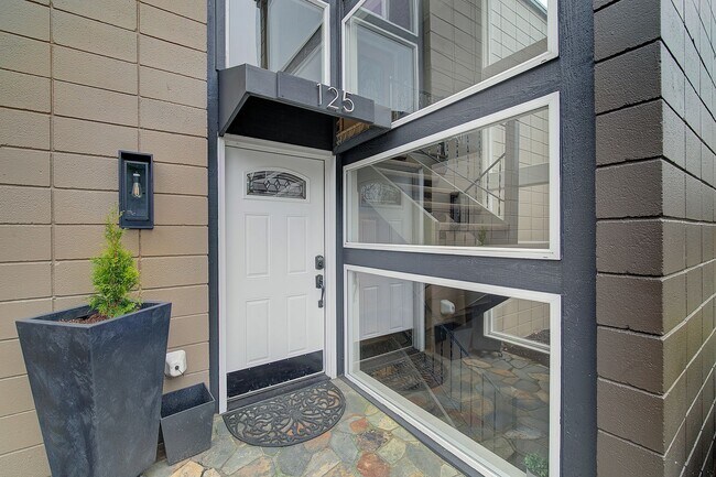 Foto del edificio - 2bd/1ba Kirkland Condo