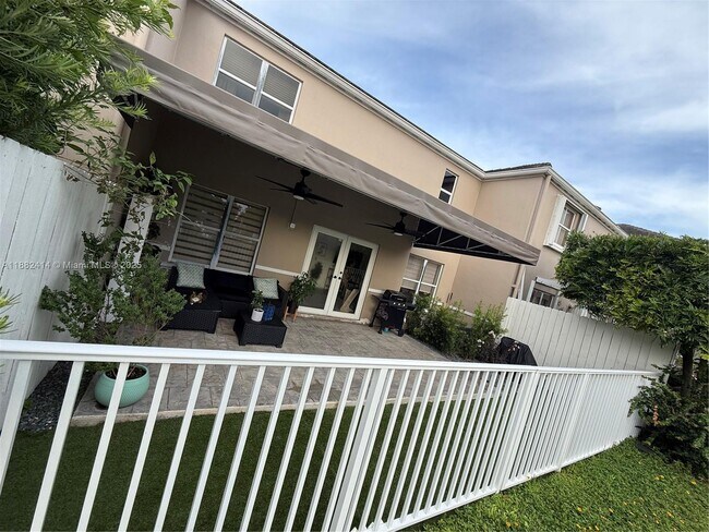 Building Photo - 5460 SW 70th Pl N