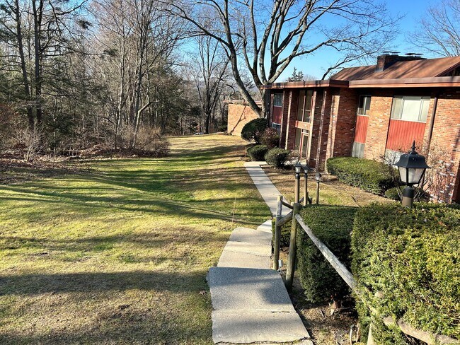 Building Photo - 126 Sherman Hill Rd