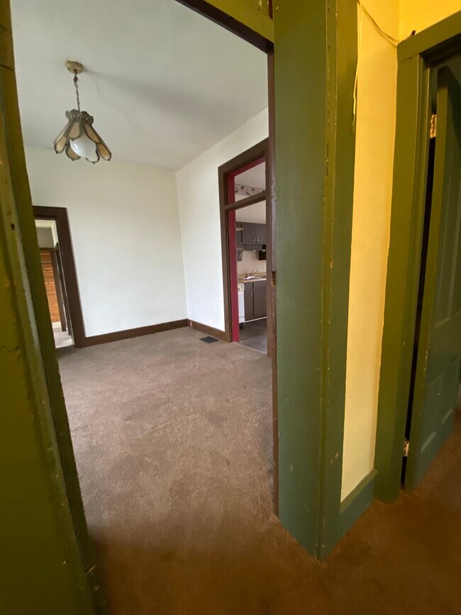 Building Photo - 620 Oregon St